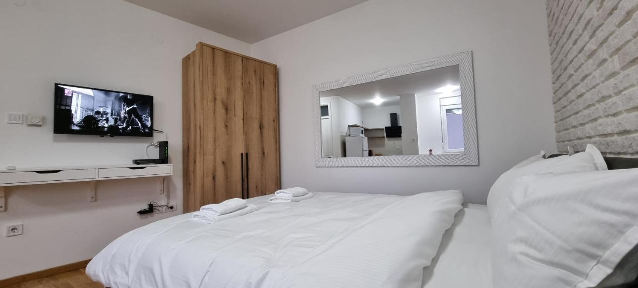 Grove II Apartment = Strict City Centre Novi Sad Exteriér fotografie