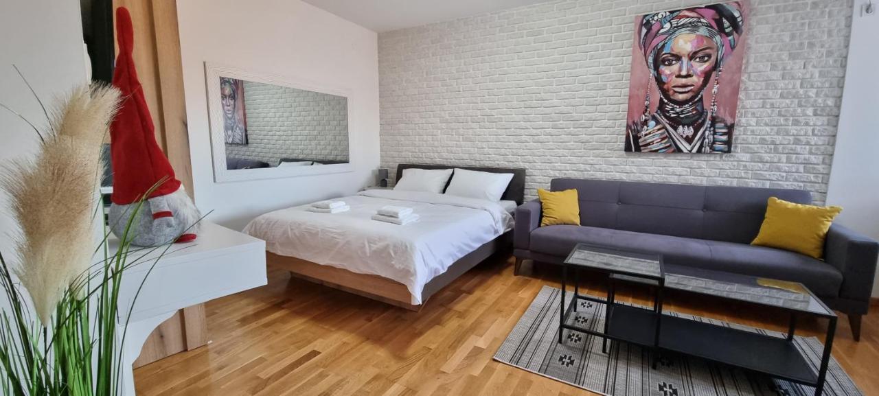 Grove II Apartment = Strict City Centre Novi Sad Exteriér fotografie